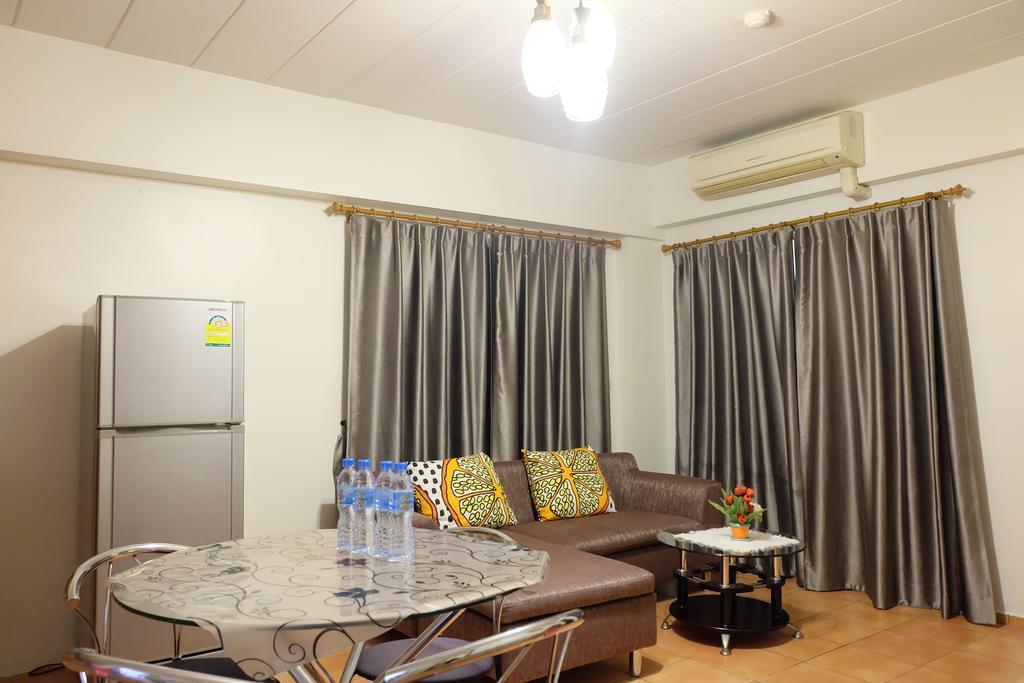 Lomsabai Apartments Bangsaen Eksteriør billede