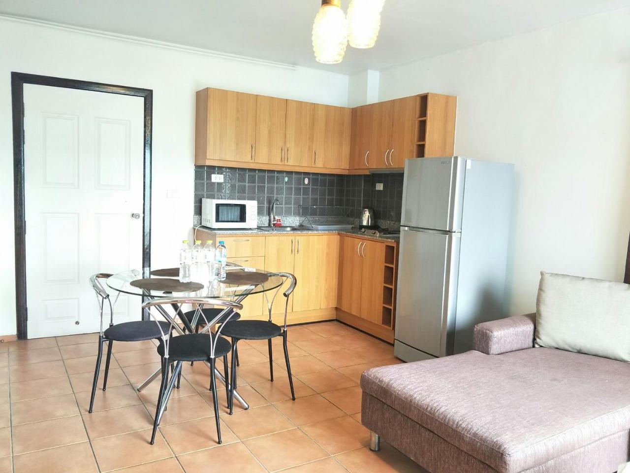 Lomsabai Apartments Bangsaen Eksteriør billede