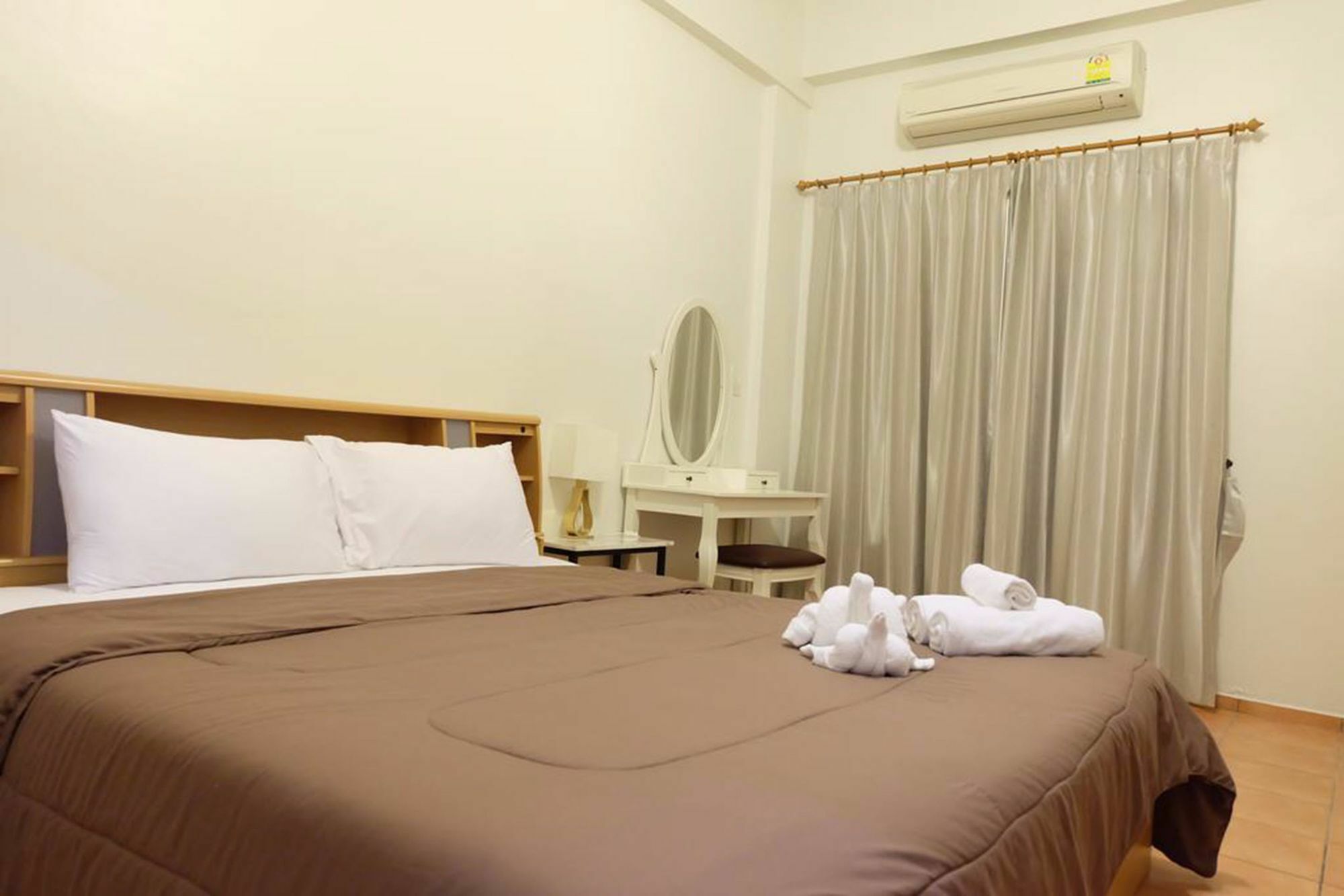 Lomsabai Apartments Bangsaen Eksteriør billede